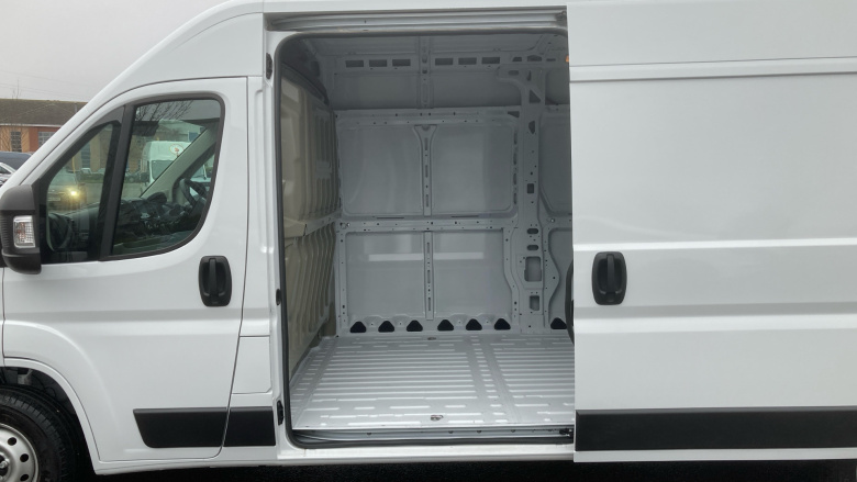 Peugeot Boxer 3500 L3 Diesel 2.2 BlueHDi 140 H2 Van Professional